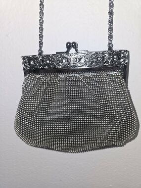 Vintage Whiting & Davis Silver Mesh Evening Bag Ornate Kiss Lock Chain Purse